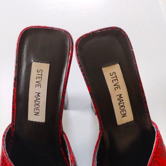 Vintage Steve Madden Faux Maroon Snakeskin Heels - Picture 2 of 7